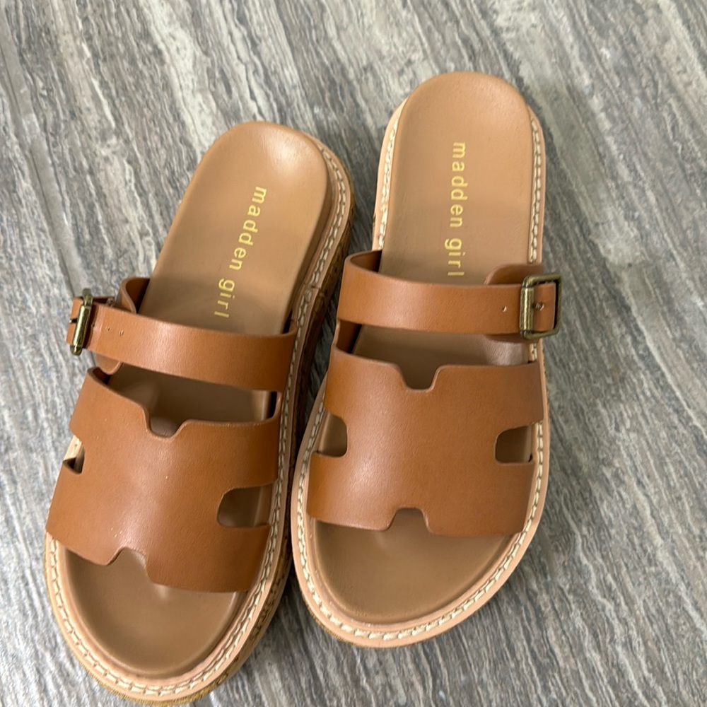 Madden girl sandals! Beautiful brown in excellent condition!